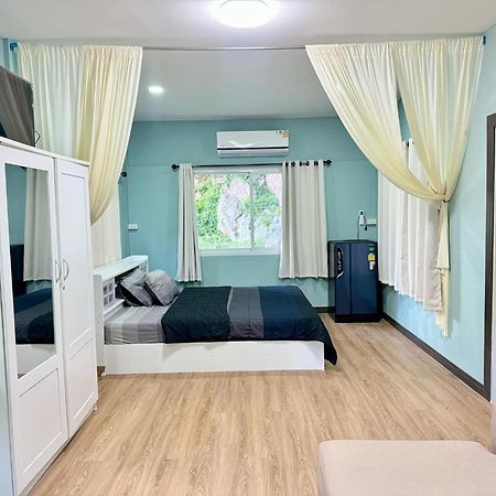 นพรัตน์การ์เด้นฮิลล์ Hotell Uthai Thani Eksteriør bilde