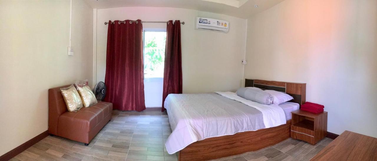 นพรัตน์การ์เด้นฮิลล์ Hotell Uthai Thani Eksteriør bilde