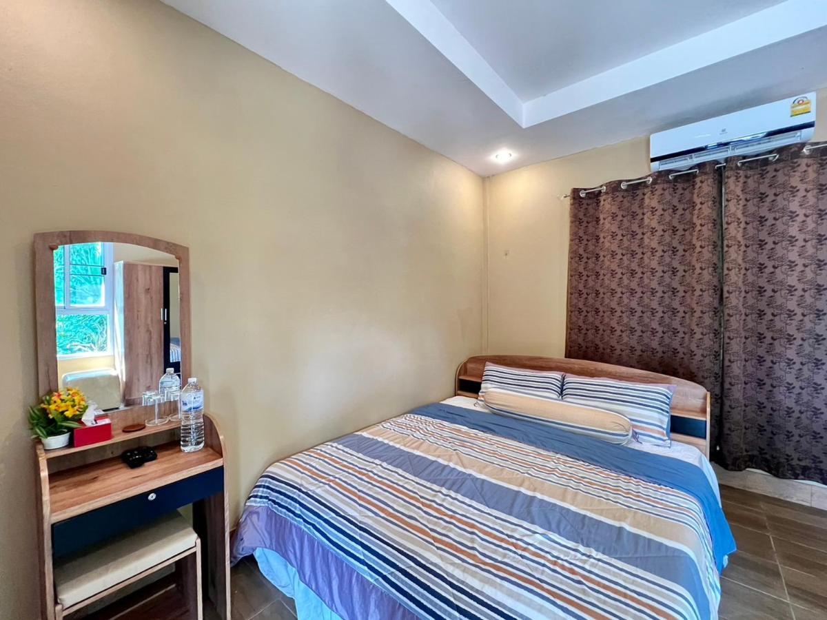 นพรัตน์การ์เด้นฮิลล์ Hotell Uthai Thani Eksteriør bilde