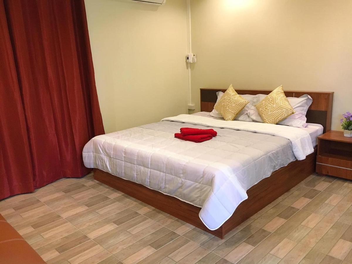 นพรัตน์การ์เด้นฮิลล์ Hotell Uthai Thani Eksteriør bilde