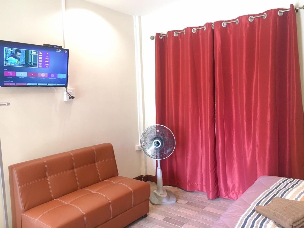 นพรัตน์การ์เด้นฮิลล์ Hotell Uthai Thani Eksteriør bilde