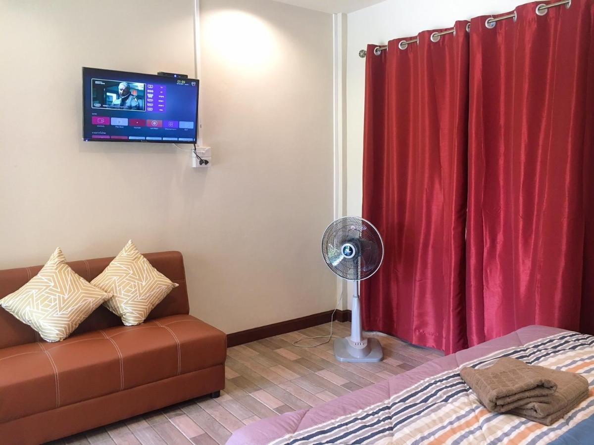 นพรัตน์การ์เด้นฮิลล์ Hotell Uthai Thani Eksteriør bilde