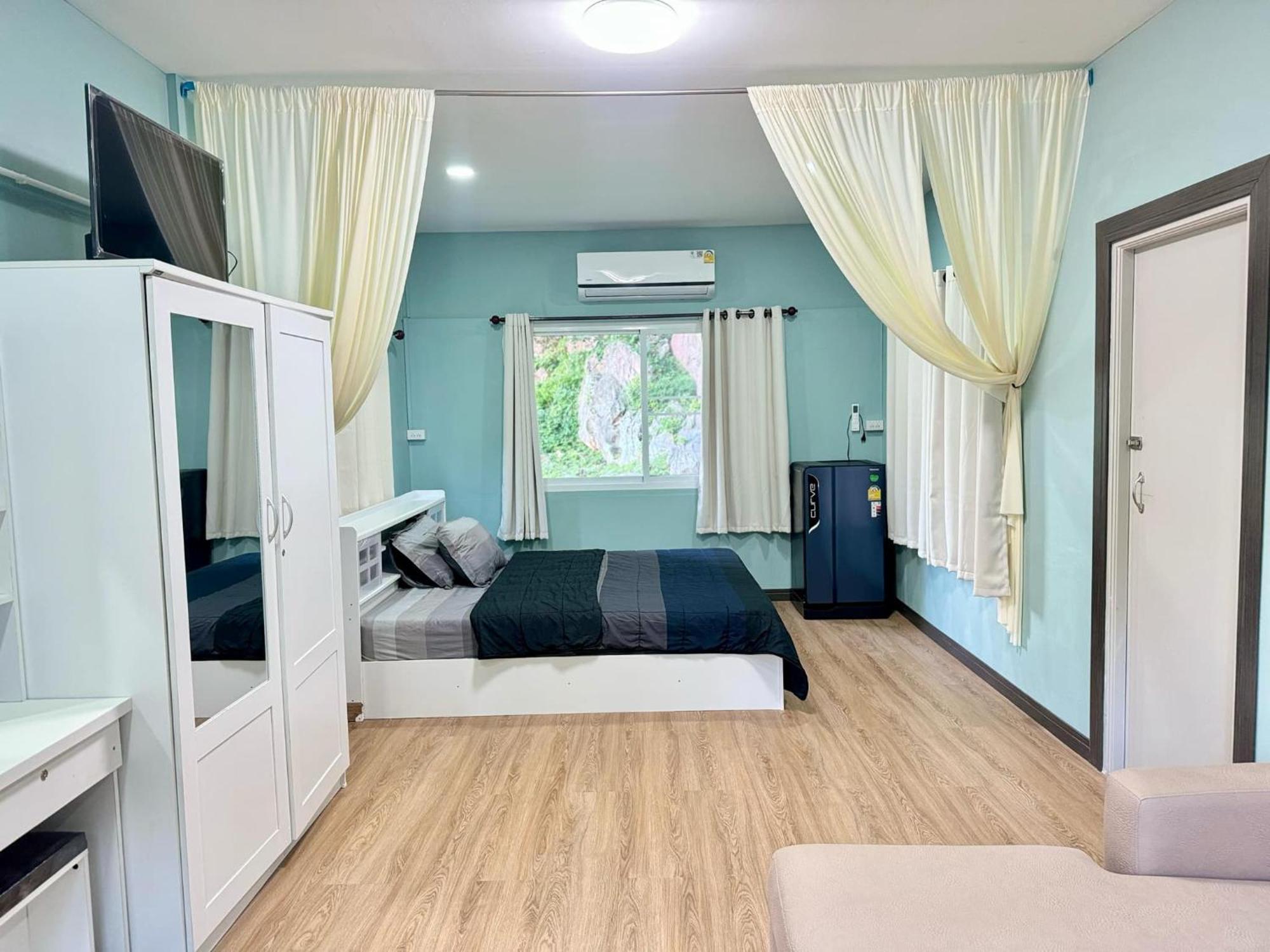 นพรัตน์การ์เด้นฮิลล์ Hotell Uthai Thani Eksteriør bilde