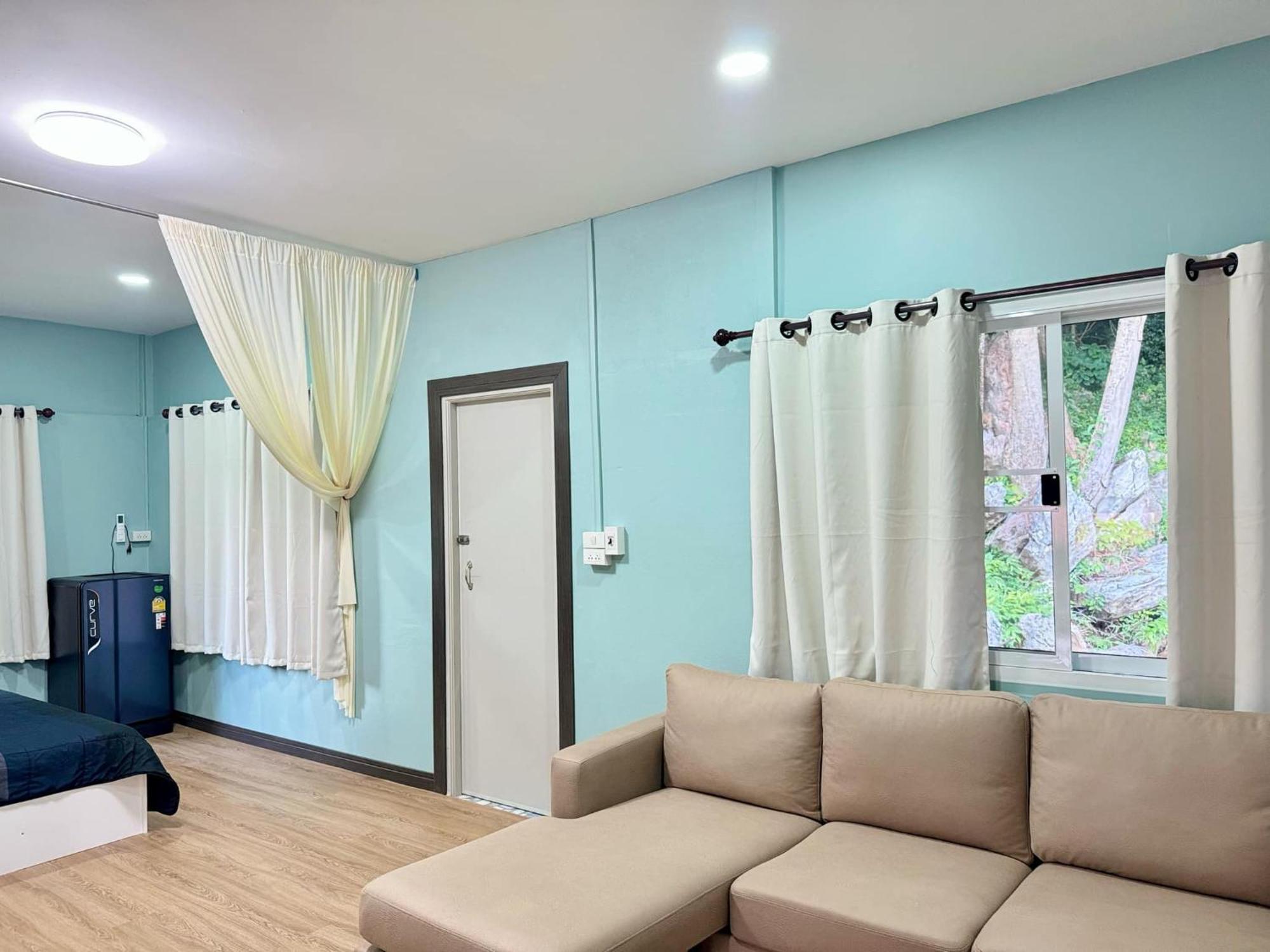 นพรัตน์การ์เด้นฮิลล์ Hotell Uthai Thani Eksteriør bilde