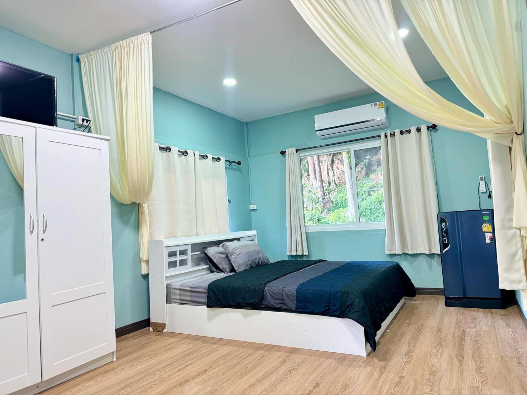 นพรัตน์การ์เด้นฮิลล์ Hotell Uthai Thani Eksteriør bilde